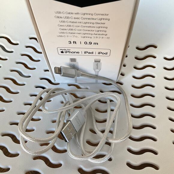 USB-A Cable with Lightning Connector, AmazonBasics, 3 ft - Picture 3 of 3